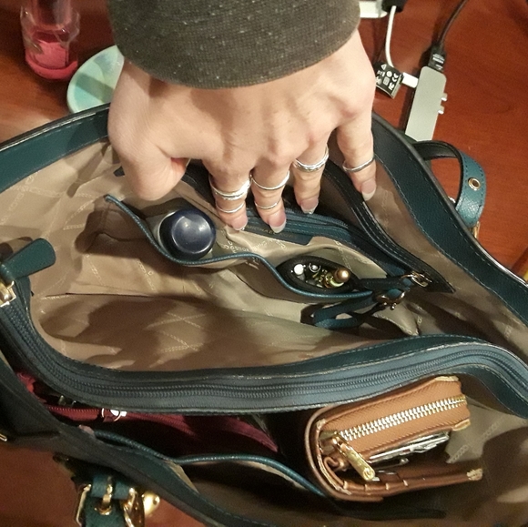 Michael Kors East West Voyager Tote Bag - Picture 11 of 16